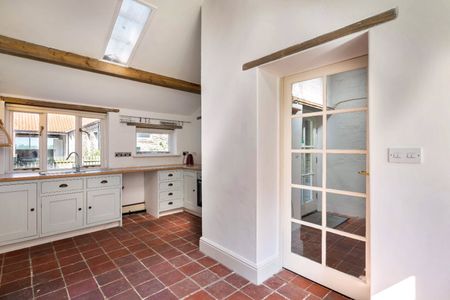 3 bedroom detached house to rent - Photo 5