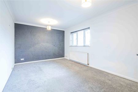 1 bed First Floor Flat for rent - Photo 2