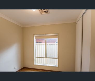 Freshly updated Executive Courtyard Home - Photo 1