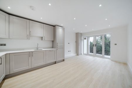 1 Bed Flat, West Hill, CR2 - Photo 2