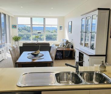 Fully Furnished Luxury Living – Victoria Square Apartment - Photo 1