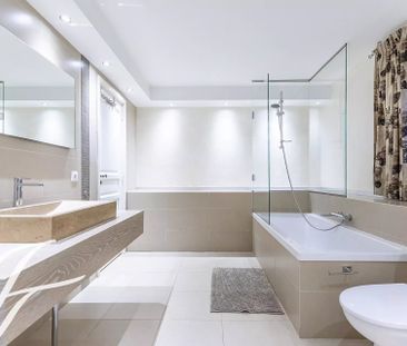 Maison à louer Mougins, Cote d'Azur, France9 000 EUR / Mois - Photo 4