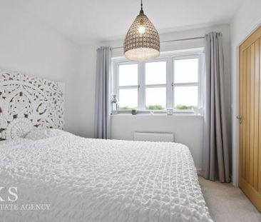 3 bedroom detached house to rent - Photo 3