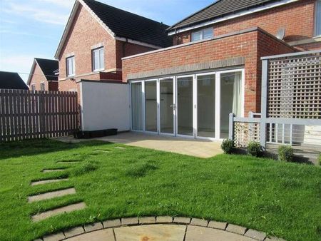 Leicester Square, Crossgates, Leeds, LS15 - Photo 3