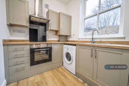 1 bedroom flat to rent - Photo 2