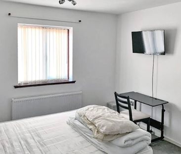 1 bedroom in a house share to rent - Photo 4