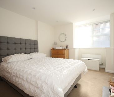 Chobham, Woking - Photo 5