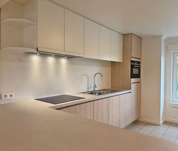 Instapklaar vernieuwd APPARTEMENT (2de verdieping) met 2 slaapkamers - Foto 1