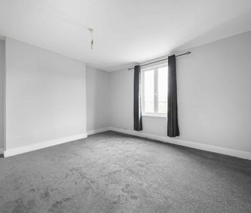 Walton Road, KT8, London - Photo 2