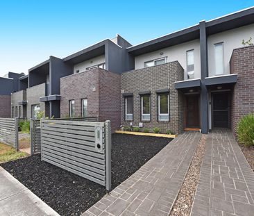 MODERN 2 BEDROOM TOWNHOUSE! - Photo 2