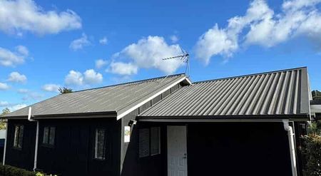 Charming 3BR Home in Torbay! - Photo 3