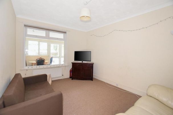 4 bedroom semi-detached house to rent - Photo 1
