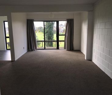 ELLERSLIE - 3 brm Townhouse - Great Locations - Photo 6