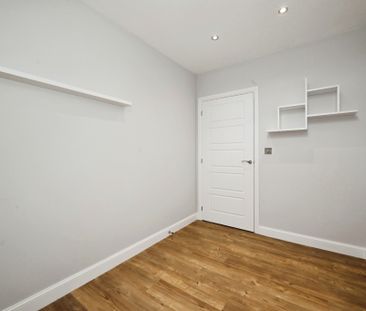 Bright and airy 2 bedroom flat to let in Wokingham - Photo 3