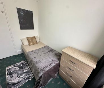 Room in a Shared Flat, Wrottesley Road, NW10 - Photo 4