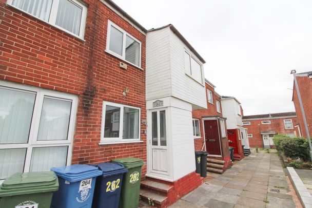 Carfield, WN8, Skelmersdale - Photo 1