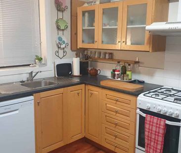 FULLY FURNISHED STYLISH 2 BEDROOM FLAT IN PETONE - Photo 1