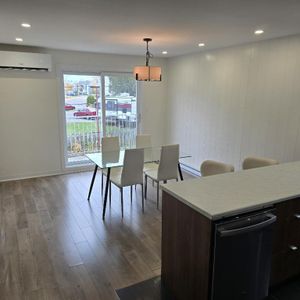 Grand 4 ½ de style condo entièrement rénové – Dernier étage d’un triplex à Sainte-Thérèse ! - Photo 2