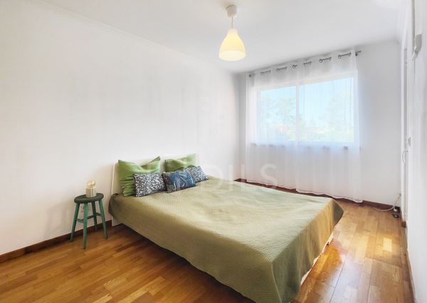 Apartamento T1+1 mobilado e com varandas, no condomínio da Herdade da Aroeira