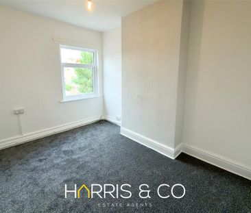 3 bedroom end of terrace house to rent - Photo 3