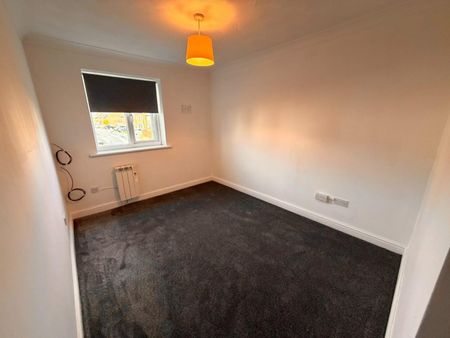 3 bedroom Flat To Let - Photo 4