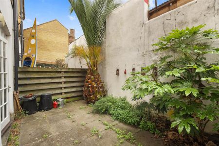 4 bedroom terraced house to rent - Photo 4