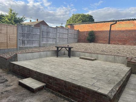 1 bedroom in a house share to rent - Photo 3