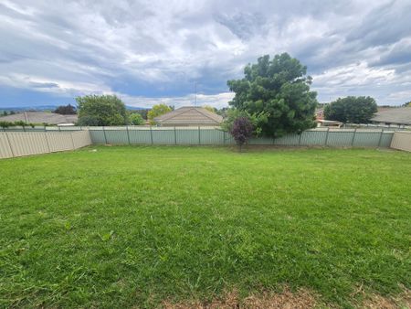 Inviting Family Home - Photo 5