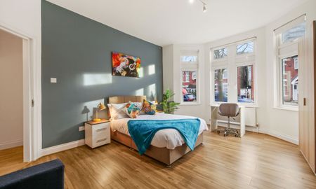 Flat D 27 Grange Park Room 1 - Photo 2