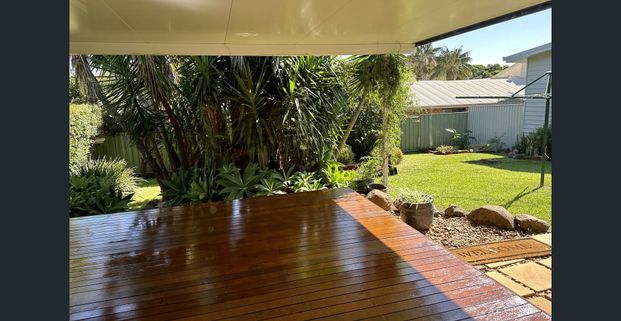 Three-Bedroom Home – Walk to Town - Photo 1