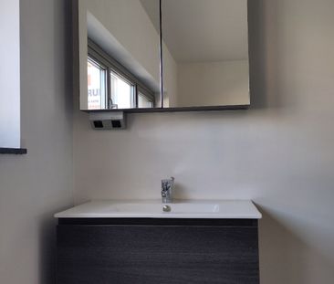 - Sint-Niklaas – appartement 2de verdiep met 1 slaapkamer en garage. - Photo 4