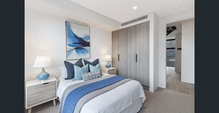 Stunning luxury townhouse in the heart of Caulfield North - Photo 3