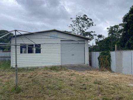 2 Bedroom Home With Lock Up Garage - Photo 5