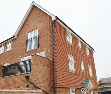 3 bedroom semi-detached house to rent - Photo 2