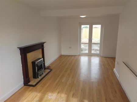 Plas Islwyn, CWMBRAN - Photo 2