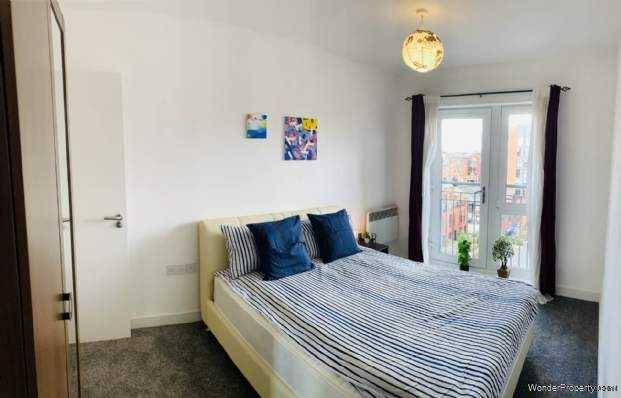 2 bedroom property to rent in Salford - Photo 1