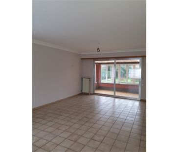 Een vrijstaande woning met tuin - Photo 1