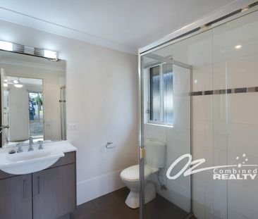 Family 3 Bedroom - Two Garages! - Photo 6