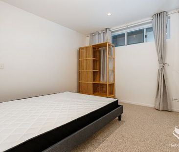 FULLY FURNISHED LUXURY APARTMENT IN THE HEART OF COORPAROO - Photo 6