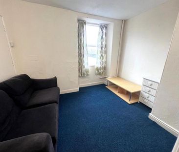 4 bedroom flat to rent - Photo 2