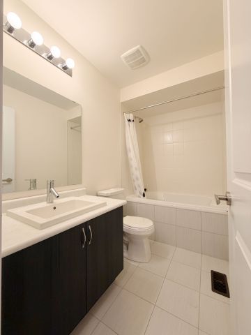 For Lease - 8 Anchusa Drive, Richmond Hill, Ontario - Photo 3