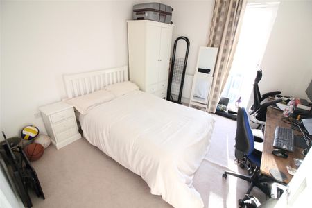 Hunting Place, Hounslow - Photo 3