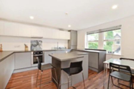 7 Bed Apartment - Photo 3