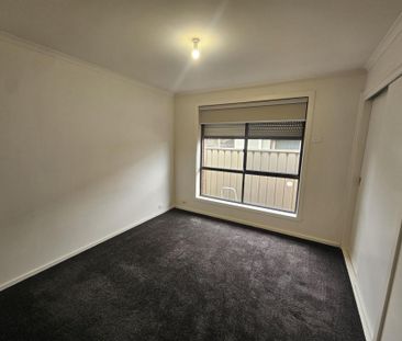 QUIET COURT LOCATION! - Photo 3
