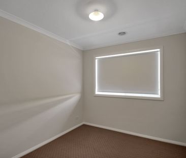 Modern Family Home in Prime Cranbourne East Location - Photo 4