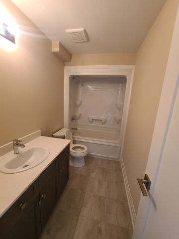 For Lease - 3287 Homestead Drive, Hamilton, Ontario - Photo 5