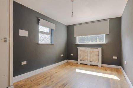 4 bedroom semi-detached house to rent - Photo 4