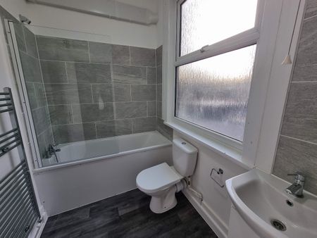 2 Bed Flat, Charlton Church Lane, SE7 - Photo 5