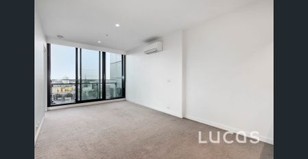 Well Positioned 2 bed 1 bath in Southbank - Photo 2