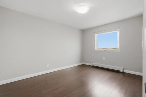 375 Scott Street — 3 Bedroom Deluxe - Photo 1